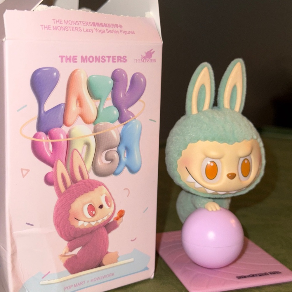 Green and Pink Action Figures Playset